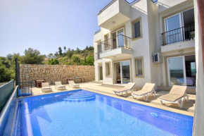 Kalkan'da Deniz Manzaralı, 10 Kişilik Havuzlu Villa